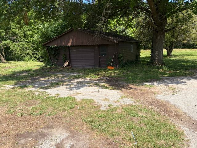 9206 35th Street W, Milan, IL 61264