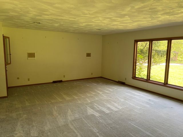 9206 35th Street W, Milan, IL 61264