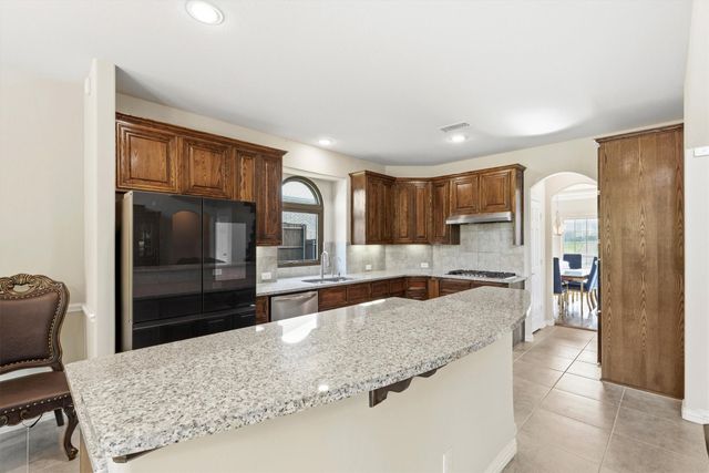 412 Shadow Creek Drive, Desoto, TX 75115