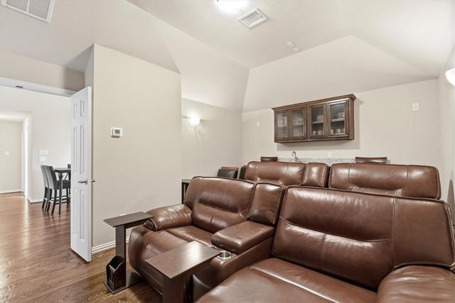 412 Shadow Creek Drive, Desoto, TX 75115
