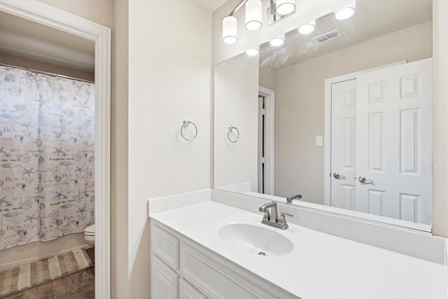 412 Shadow Creek Drive, Desoto, TX 75115