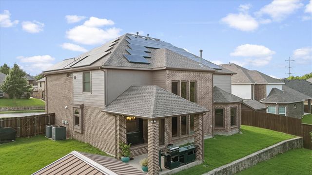 412 Shadow Creek Drive, Desoto, TX 75115