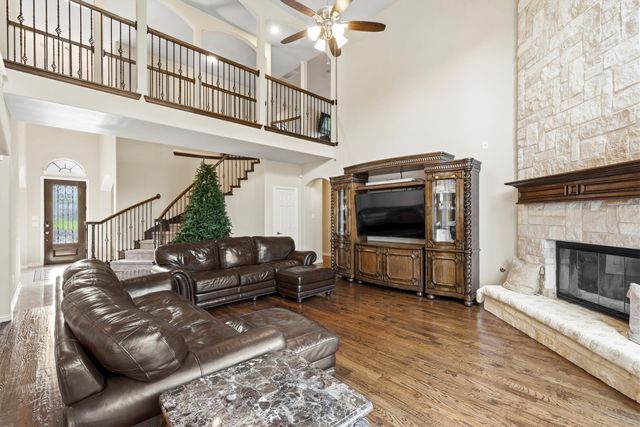 412 Shadow Creek Drive, Desoto, TX 75115