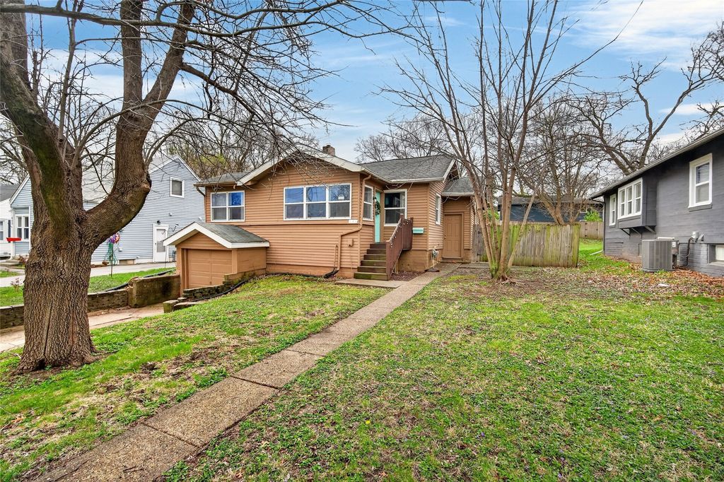 624 Rose Avenue, Des Moines, IA 50315