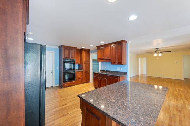 202 Oxford Pl, Gallatin, TN 37066