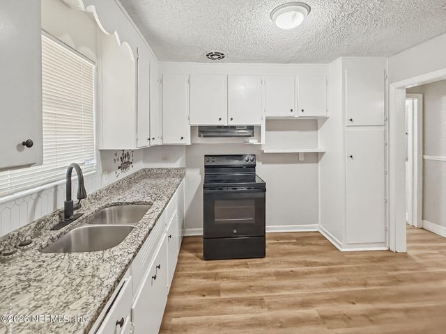 6628 PINE SUMMIT Drive, Jacksonville, FL 32211