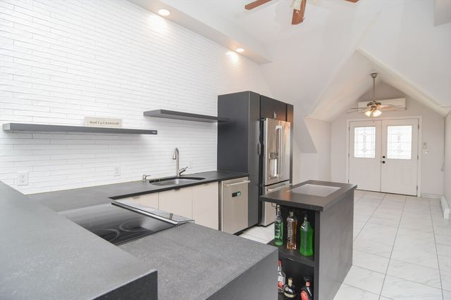349 Beacon Street D, Lowell, MA 01850