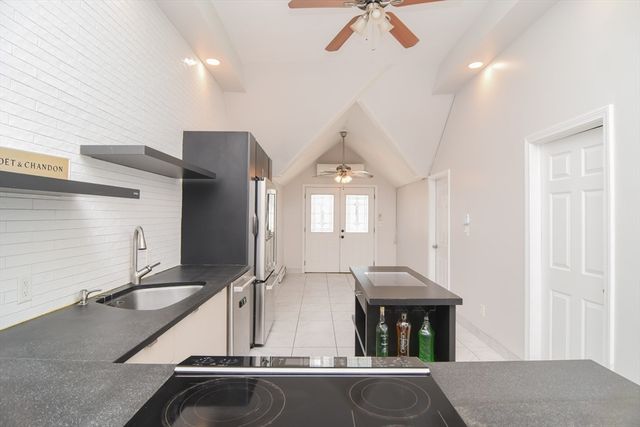 349 Beacon Street D, Lowell, MA 01850
