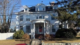 349 Beacon Street D, Lowell, MA 01850
