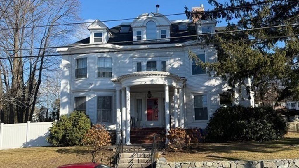 349 Beacon Street D, Lowell, MA 01850