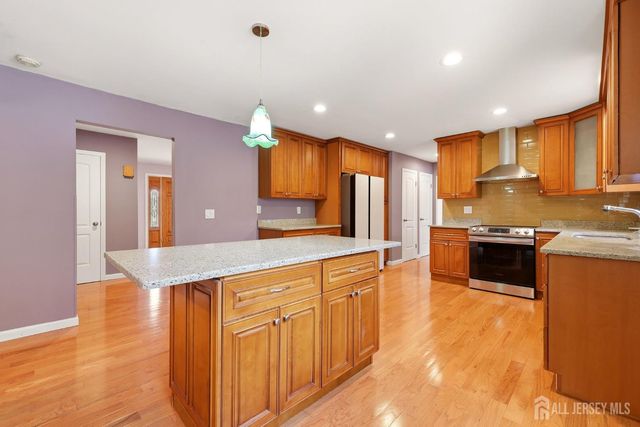 83 Hidden Lake Drive, North Brunswick, NJ 08902