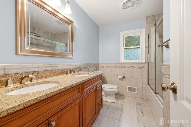 83 Hidden Lake Drive, North Brunswick, NJ 08902