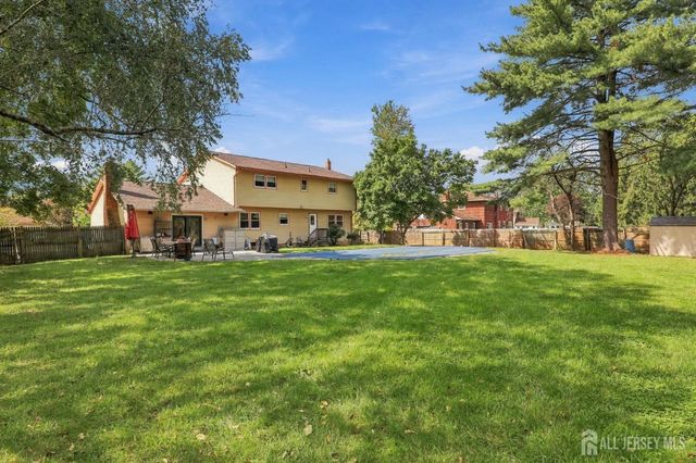83 Hidden Lake Drive, North Brunswick, NJ 08902
