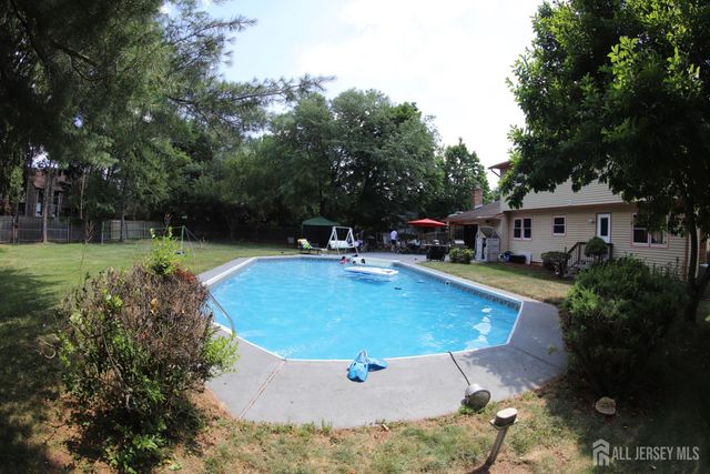 83 Hidden Lake Drive, North Brunswick, NJ 08902