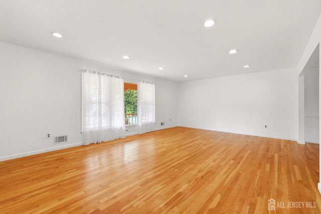 83 Hidden Lake Drive, North Brunswick, NJ 08902