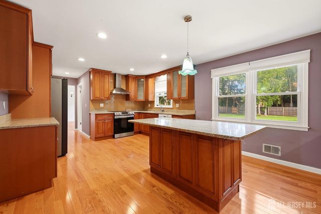 83 Hidden Lake Drive, North Brunswick, NJ 08902