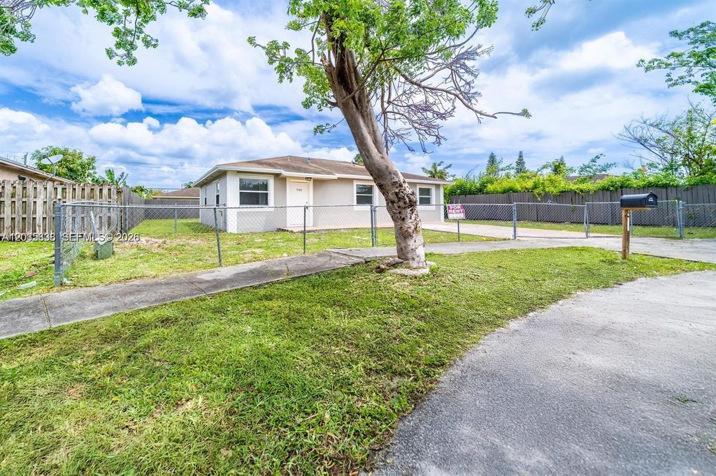 705 NW 13th Ter, Florida City, FL 33034