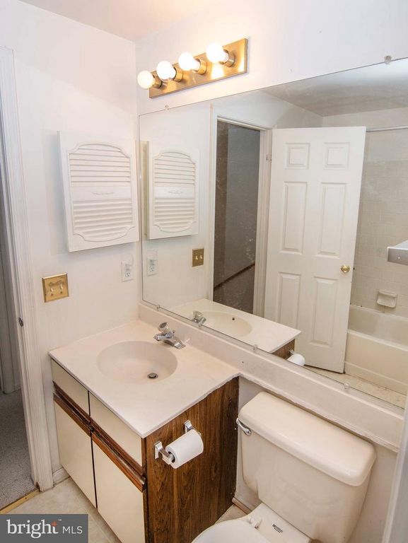 Image 11 of property listing at 46 ABBEY BRIDGE CT, Lutherville Timonium, MD 21093