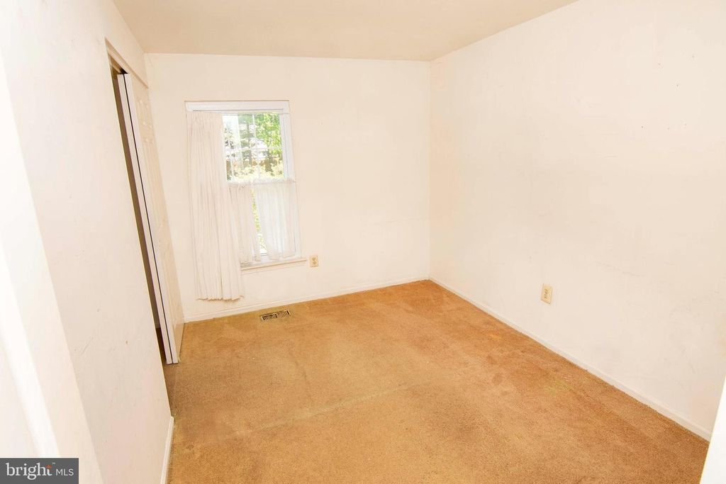 Image 12 of property listing at 46 ABBEY BRIDGE CT, Lutherville Timonium, MD 21093