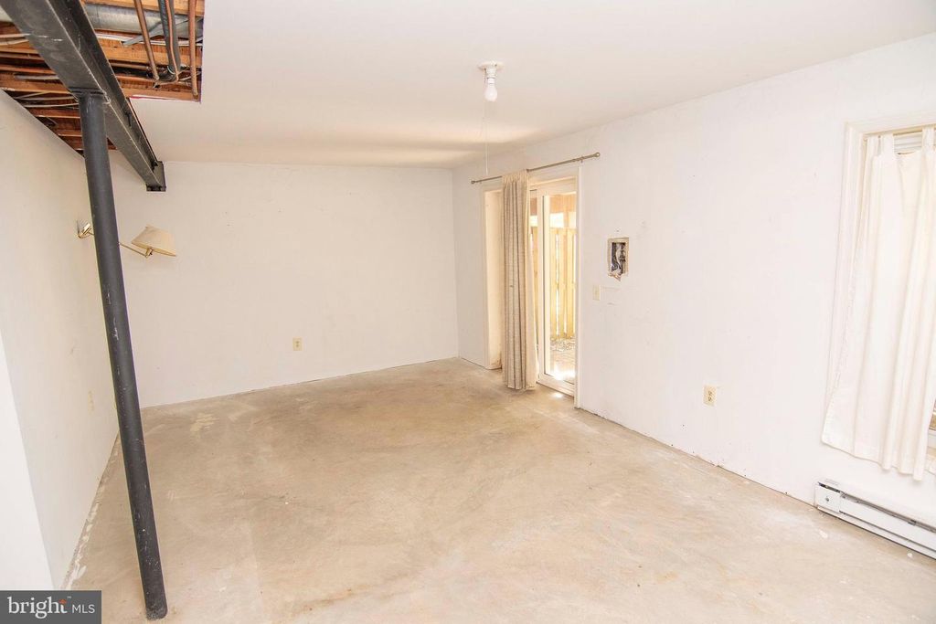 Image 15 of property listing at 46 ABBEY BRIDGE CT, Lutherville Timonium, MD 21093