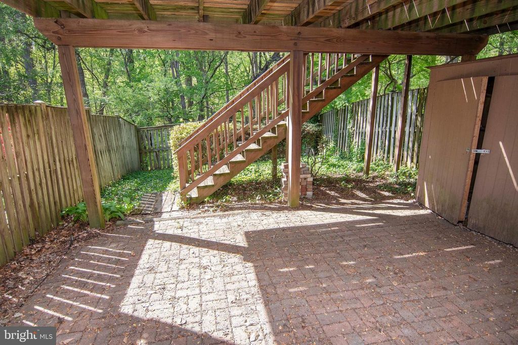 Image 16 of property listing at 46 ABBEY BRIDGE CT, Lutherville Timonium, MD 21093