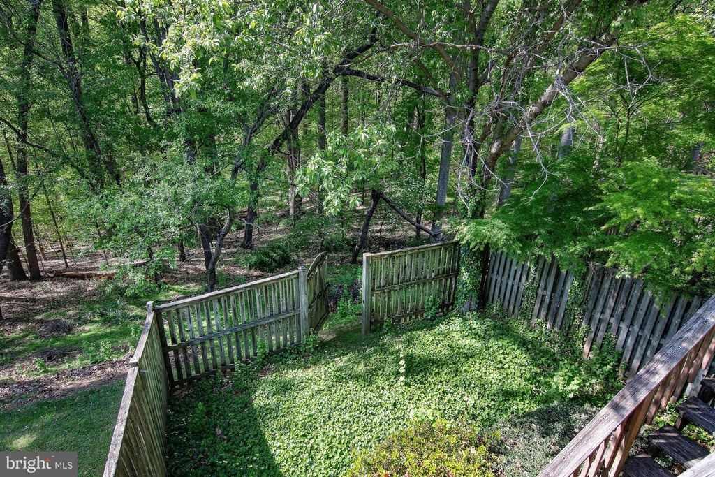 Image 19 of property listing at 46 ABBEY BRIDGE CT, Lutherville Timonium, MD 21093