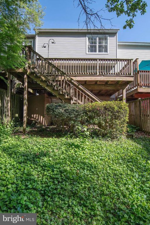 Image 2 of property listing at 46 ABBEY BRIDGE CT, Lutherville Timonium, MD 21093