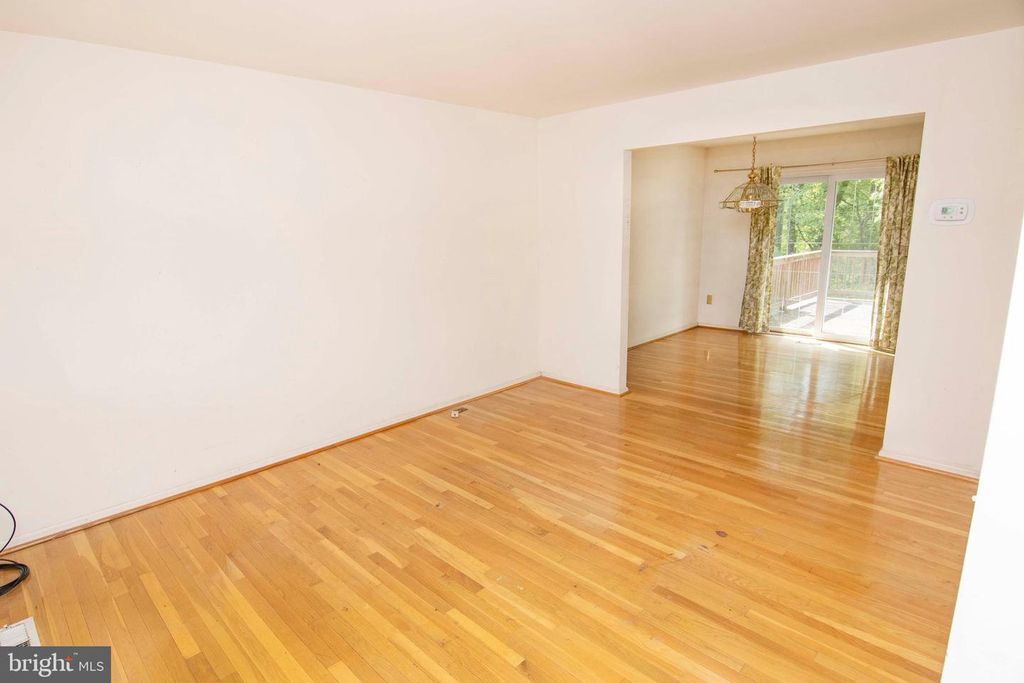 Image 3 of property listing at 46 ABBEY BRIDGE CT, Lutherville Timonium, MD 21093