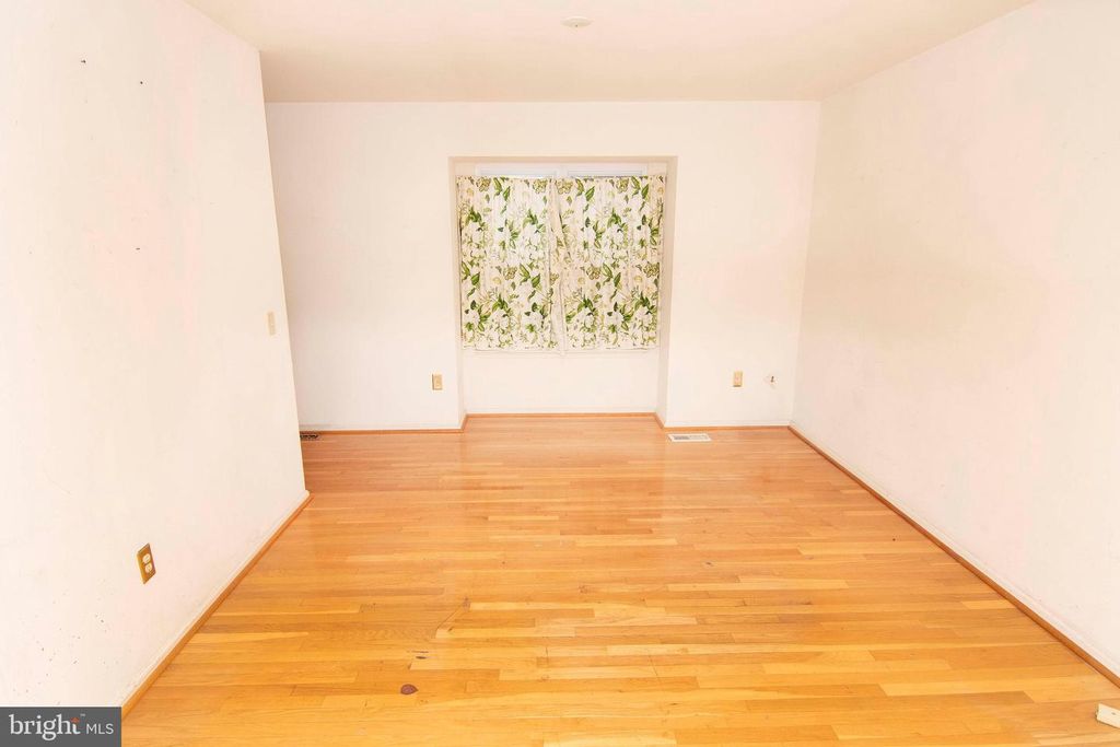 Image 7 of property listing at 46 ABBEY BRIDGE CT, Lutherville Timonium, MD 21093