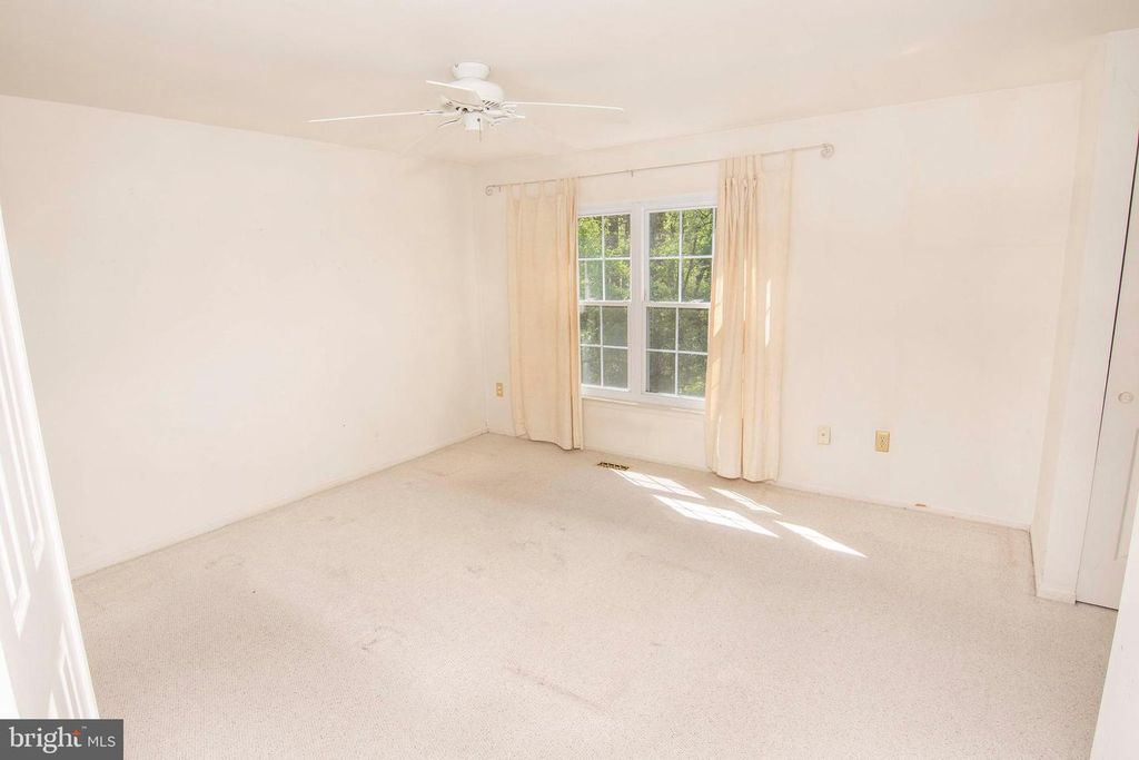 Image 8 of property listing at 46 ABBEY BRIDGE CT, Lutherville Timonium, MD 21093