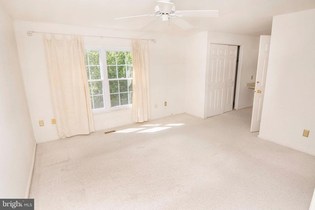 Image 9 of property listing at 46 ABBEY BRIDGE CT, Lutherville Timonium, MD 21093