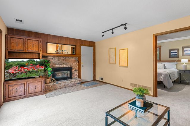 100 Puma Lane, Mahtomedi, MN 55115