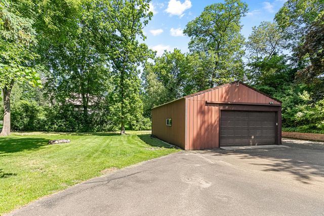 100 Puma Lane, Mahtomedi, MN 55115