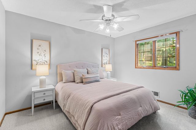 100 Puma Lane, Mahtomedi, MN 55115