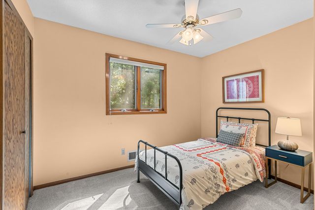 100 Puma Lane, Mahtomedi, MN 55115