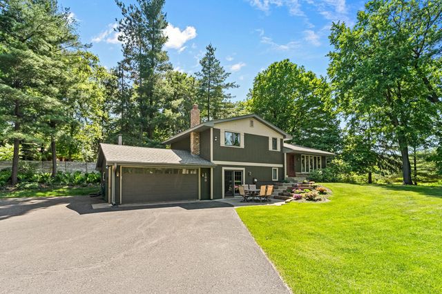 100 Puma Lane, Mahtomedi, MN 55115