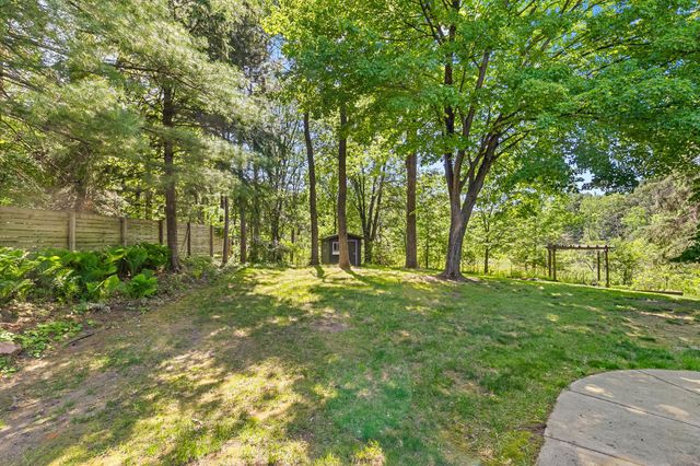 100 Puma Lane, Mahtomedi, MN 55115