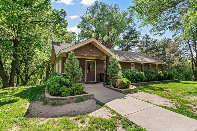 100 Puma Lane, Mahtomedi, MN 55115