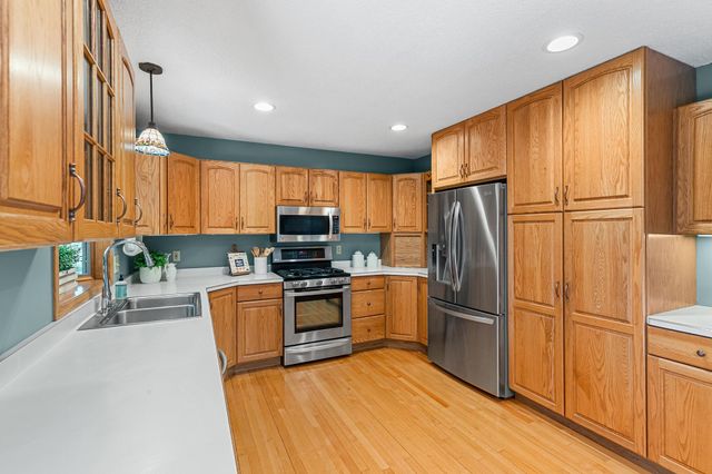 100 Puma Lane, Mahtomedi, MN 55115