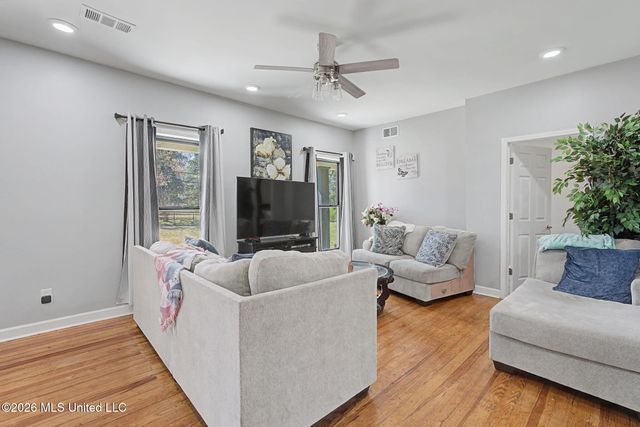 400 Salem Avenue, Holly Springs, MS 38635