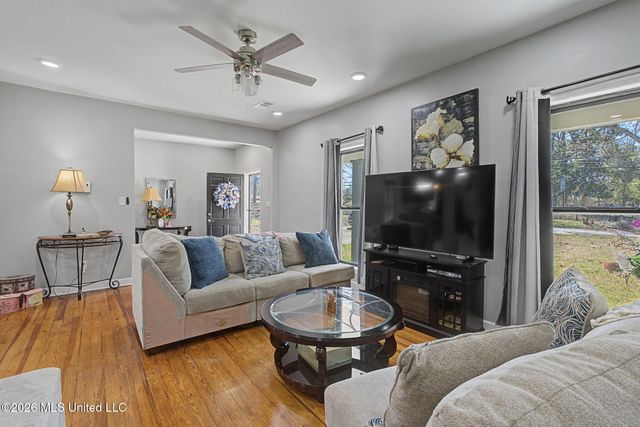 400 Salem Avenue, Holly Springs, MS 38635