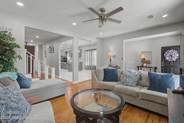 400 Salem Avenue, Holly Springs, MS 38635