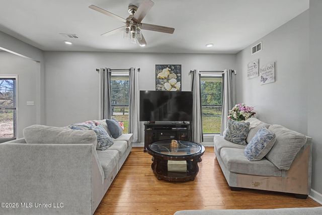 400 Salem Avenue, Holly Springs, MS 38635