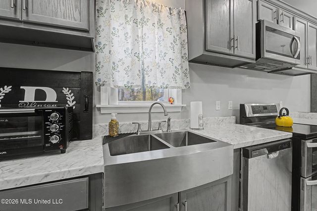 400 Salem Avenue, Holly Springs, MS 38635