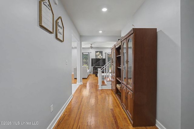 400 Salem Avenue, Holly Springs, MS 38635