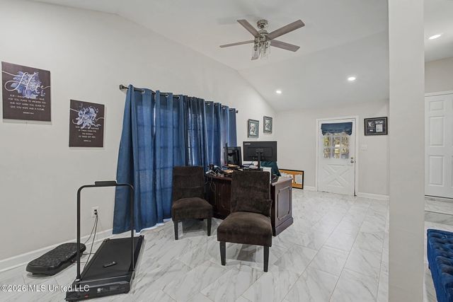 400 Salem Avenue, Holly Springs, MS 38635