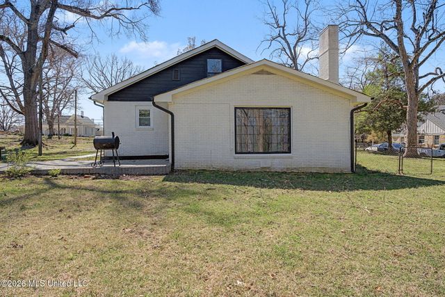 400 Salem Avenue, Holly Springs, MS 38635