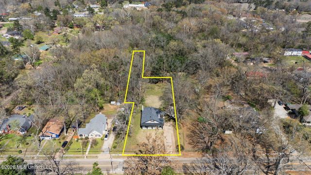 400 Salem Avenue, Holly Springs, MS 38635