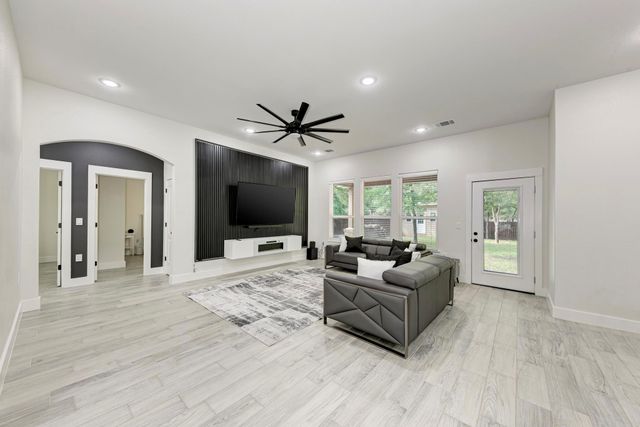 116 Mokulua LN, Bastrop, TX 78602