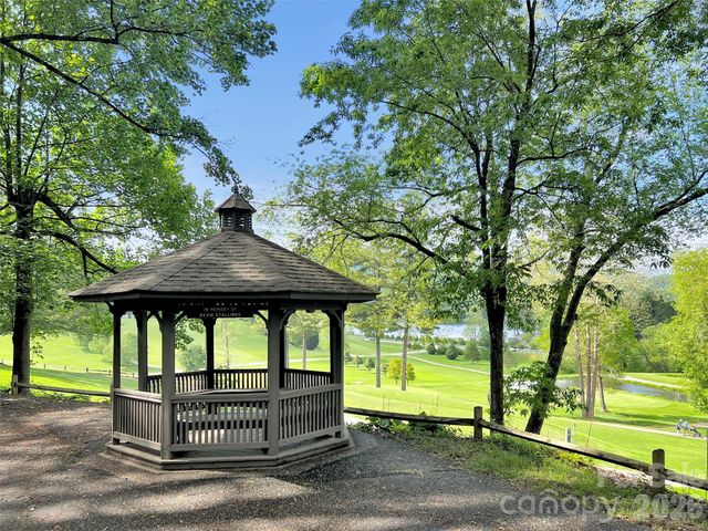 186 Aldersgate Road, Waynesville, NC 28786